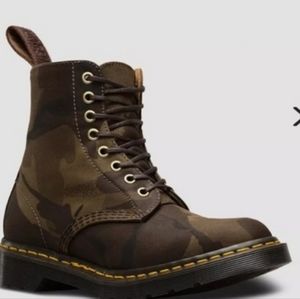 Camo NWOT 1460 Pascal Doc Martens
